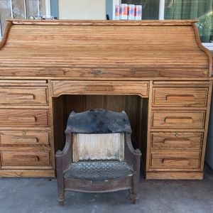 Beautiful Vintage Roll Top Desk for local pickup